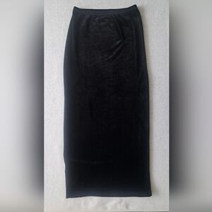 Elegant Black Velvet Straight Maxi Skirt with Side Slit